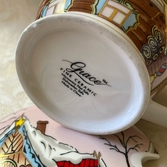 Grace fine ceramic Russian winter wonderland gingerbread house tea Cup & lid - Picture 5 of 8